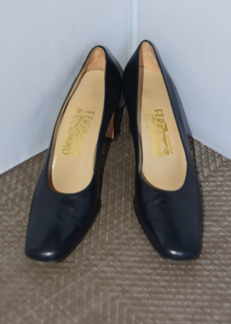 Salvatore Ferragamo Davallia Navy Blue Leather Pump Size: 8.5 AAAA